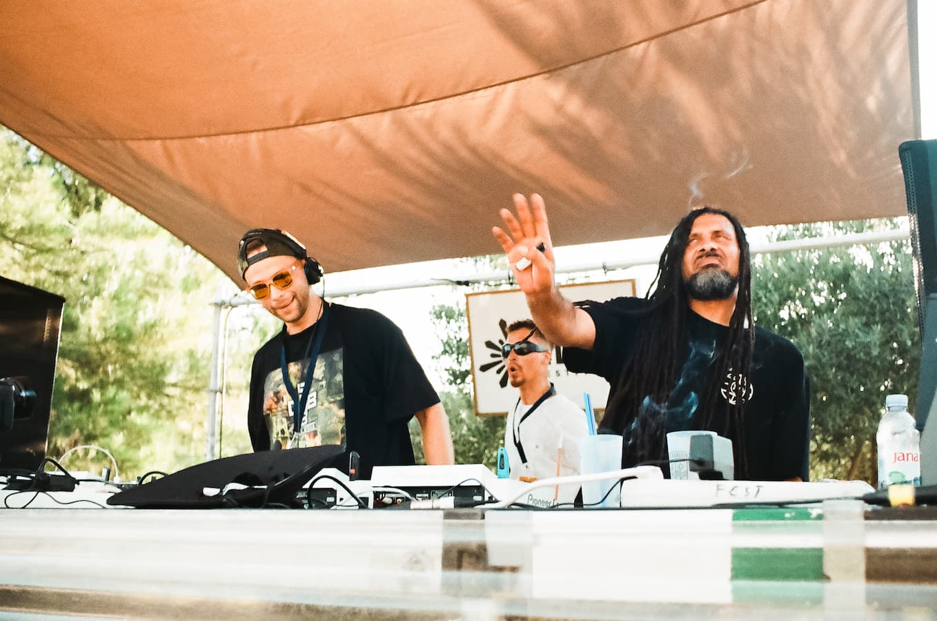 Breakfake press photo 3